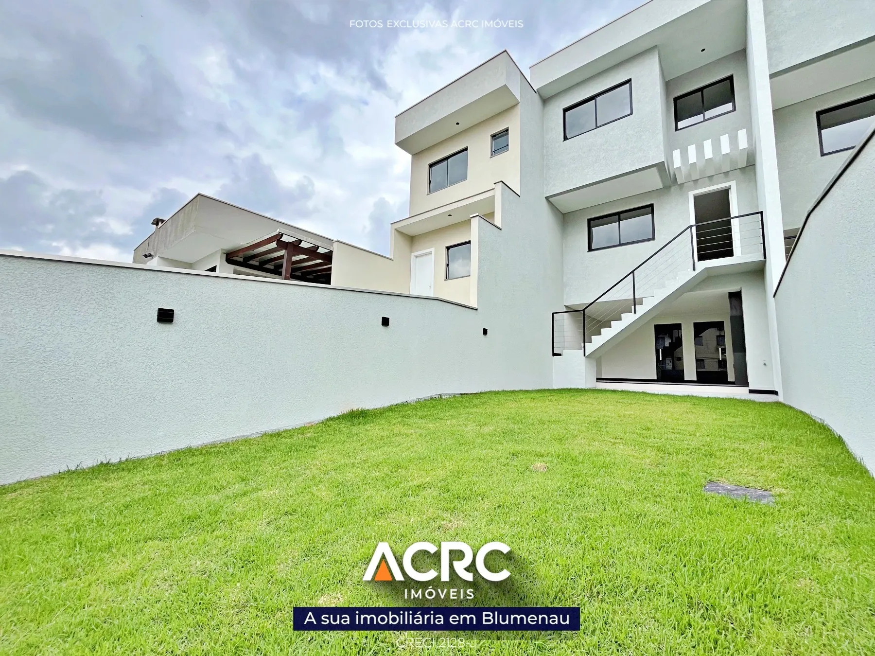 ACRC Imóveis - Sobrado para Venda no Bairro da Velha — foto 2
