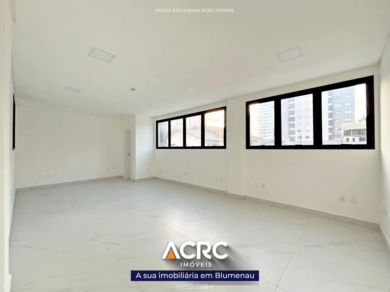 ACRC Imóveis - SA01120 - Sala comercial para Locação no Bairro da Velha. - foto 1