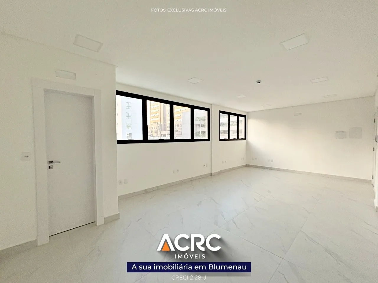 ACRC Imóveis - SA01120 - Sala comercial para Locação no Bairro da Velha. — foto 3