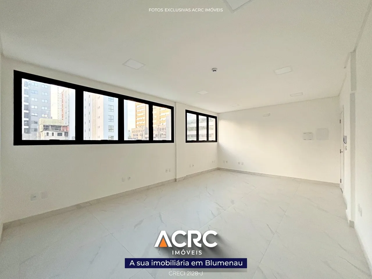 ACRC Imóveis - SA01120 - Sala comercial para Locação no Bairro da Velha. — foto 4