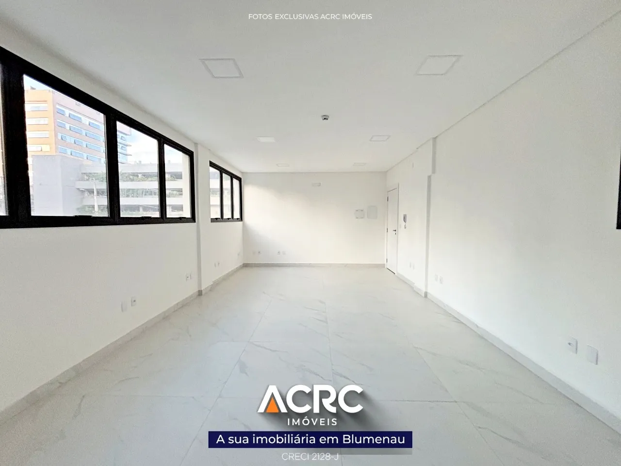 ACRC Imóveis - SA01120 - Sala comercial para Locação no Bairro da Velha. — foto 5
