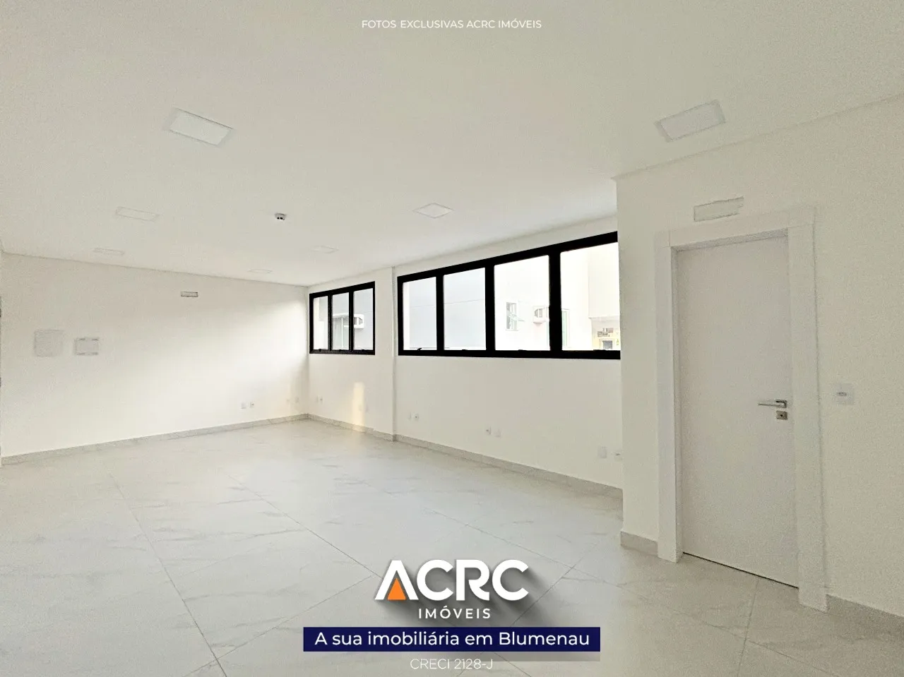 ACRC Imóveis - SA01118 - Sala comercial para Locação no Bairro da Velha. — foto 3