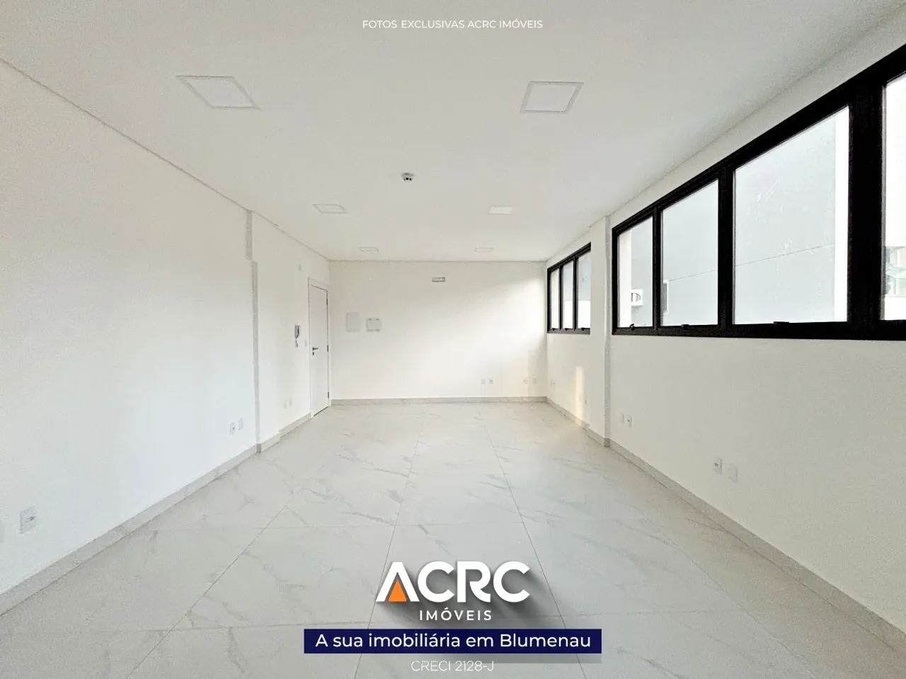 ACRC Imóveis - SA01118 - Sala comercial para Locação no Bairro da Velha. — foto 6