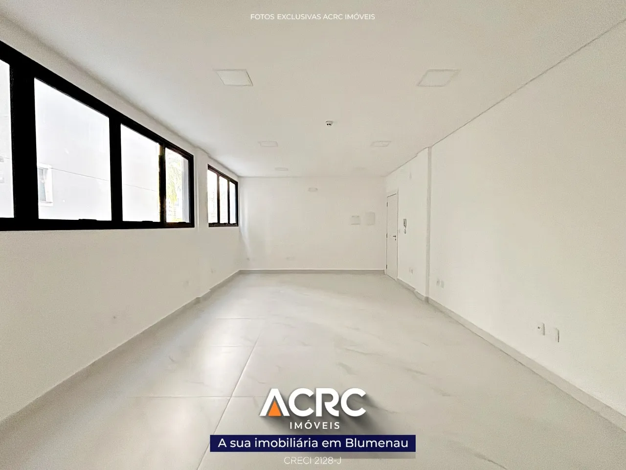 ACRC Imóveis - SA01115 - Sala comercial para Locação no Bairro da Velha. — foto 3