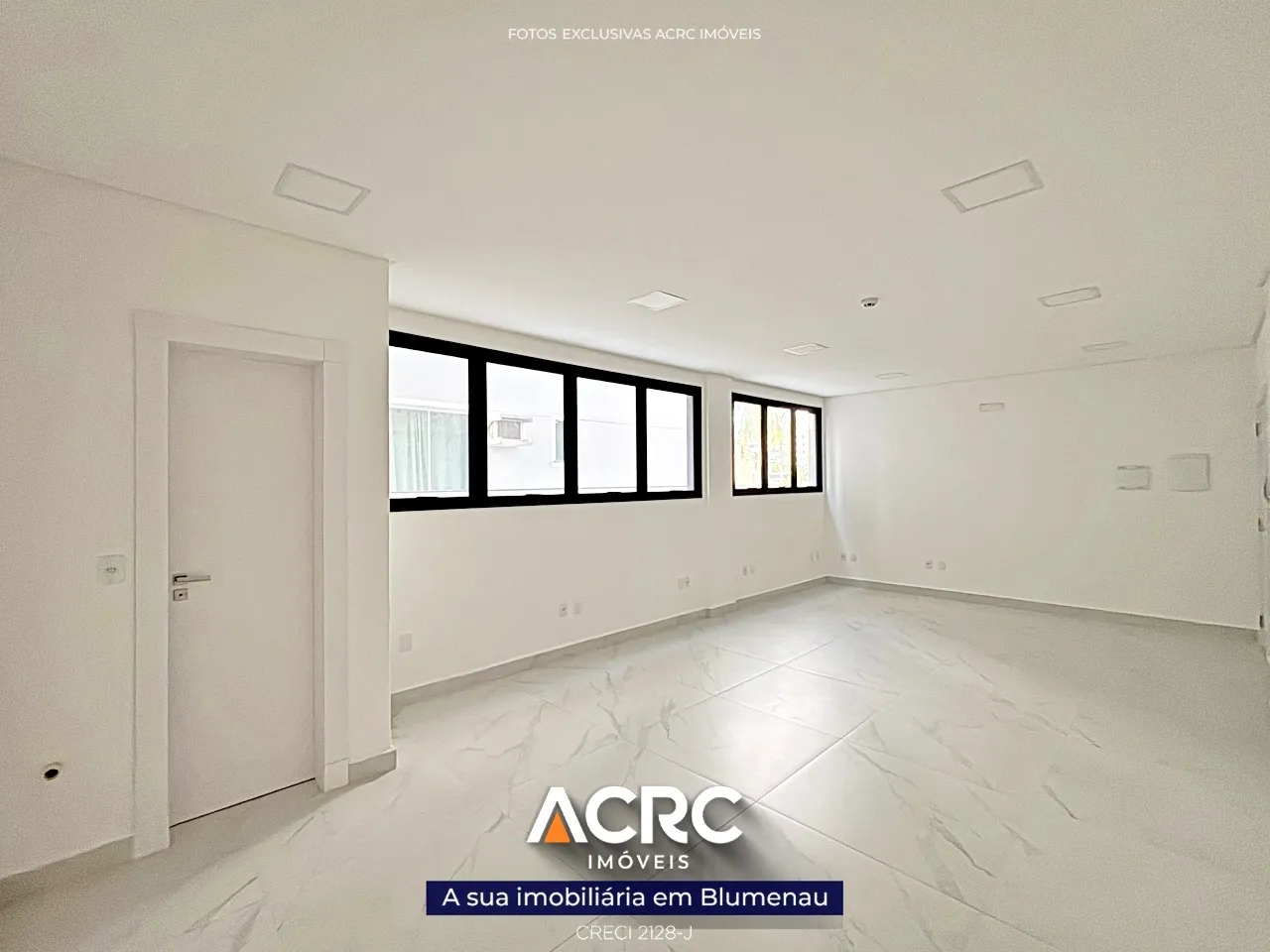 ACRC Imóveis - SA01115 - Sala comercial para Locação no Bairro da Velha. — foto 4
