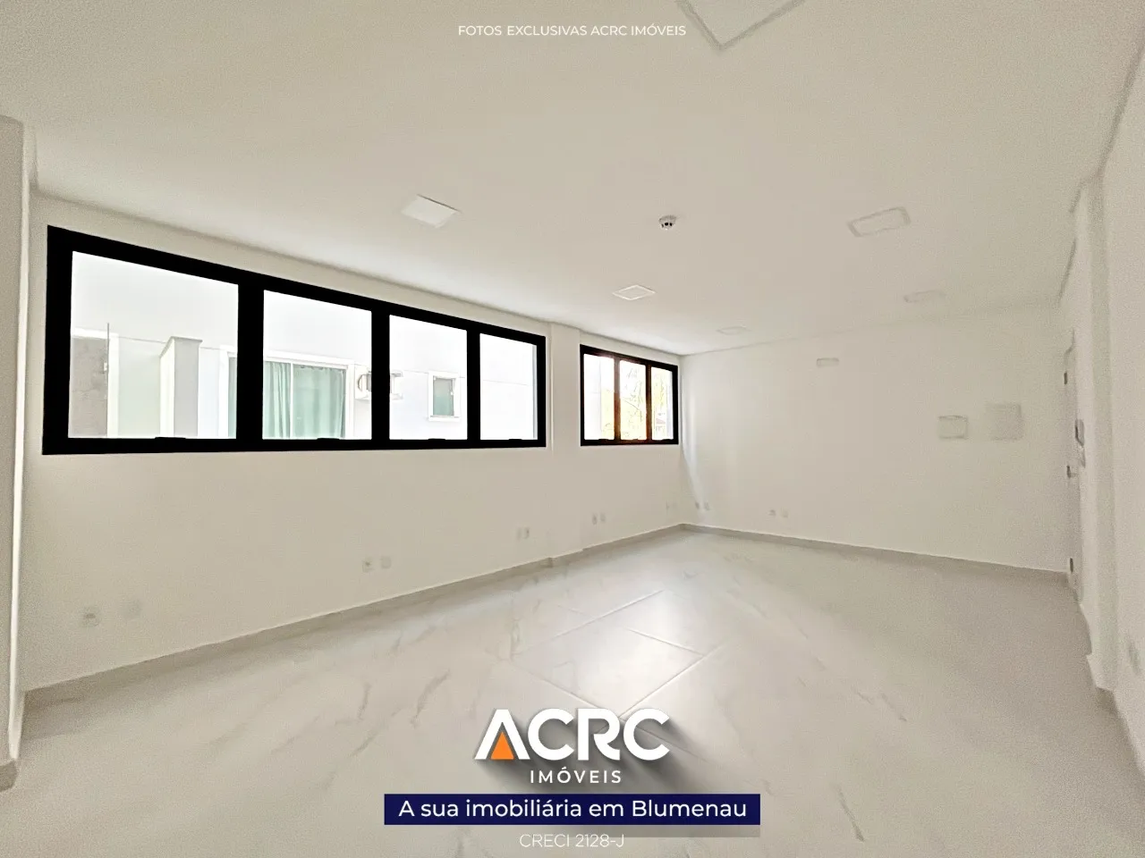 ACRC Imóveis - SA01115 - Sala comercial para Locação no Bairro da Velha. — foto 5