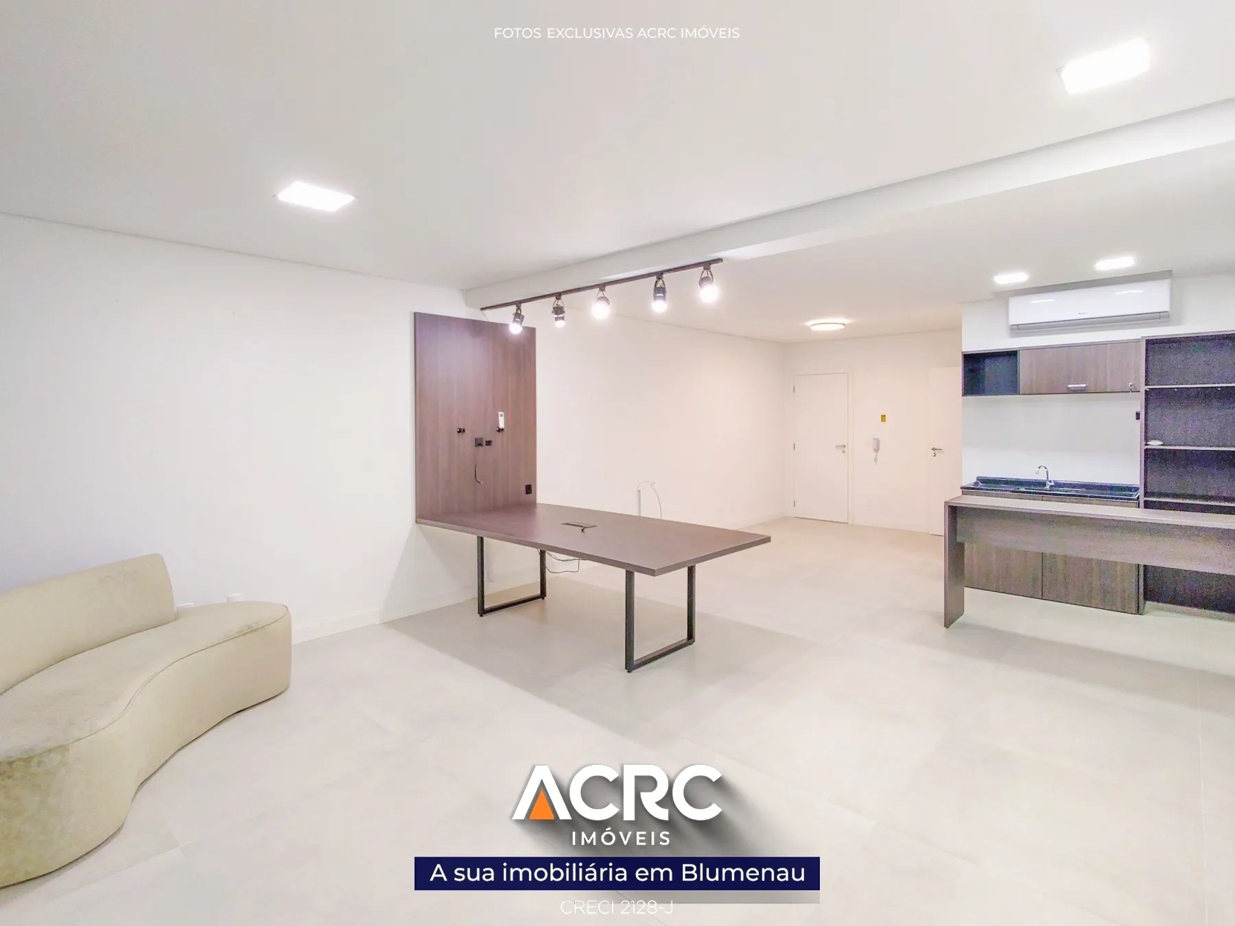 ACRC Imóveis - Sala Comercial para Locação em Blumenau no bairro Vila Nova. - foto 1
