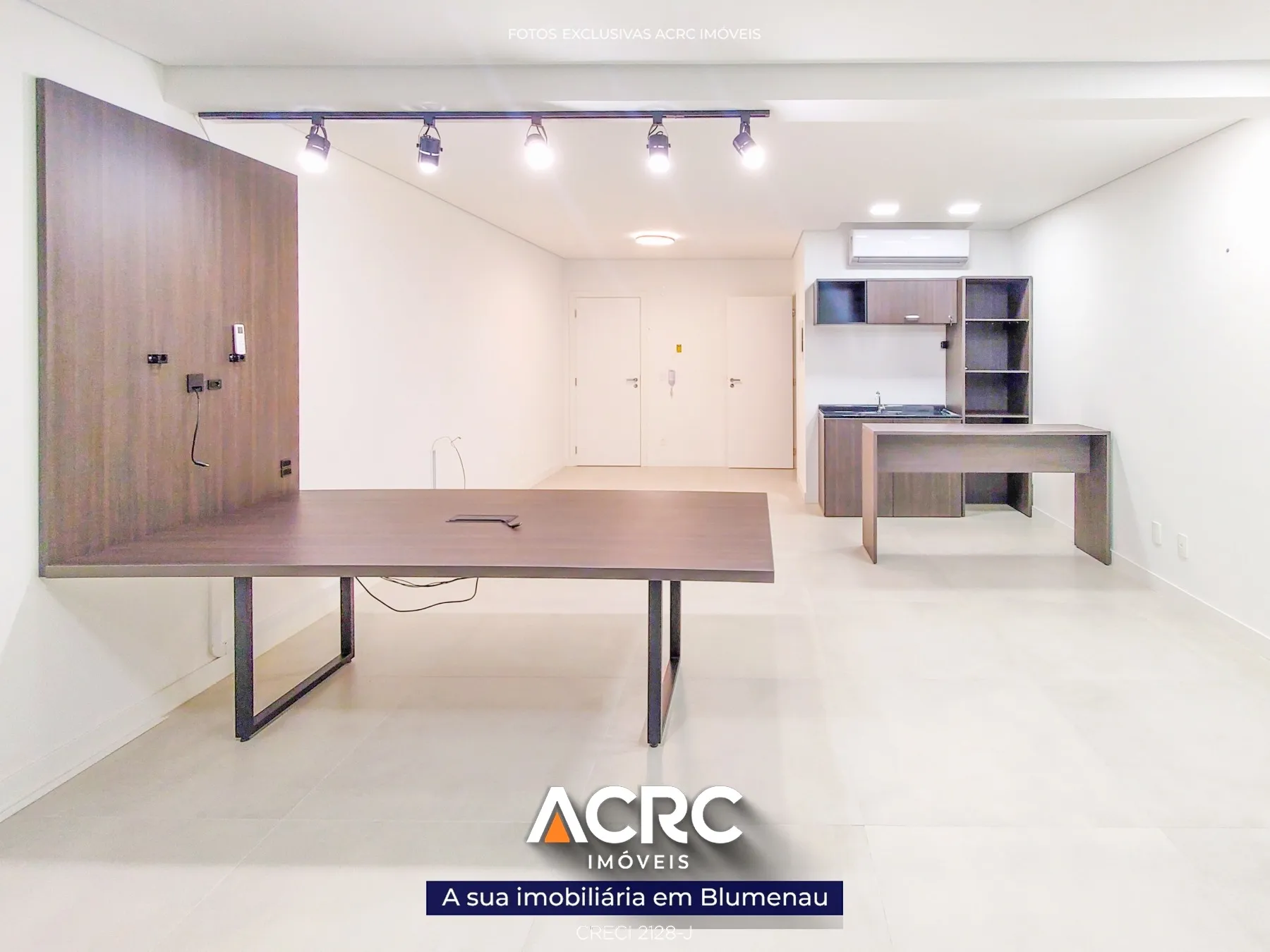 ACRC Imóveis - Sala Comercial para Locação em Blumenau no bairro Vila Nova. — foto 2