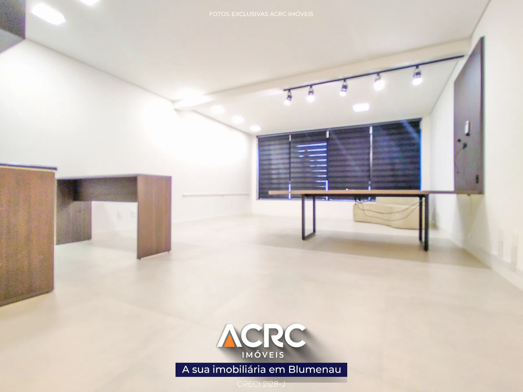 ACRC Imóveis - Sala Comercial para Locação em Blumenau no bairro Vila Nova. — foto 3