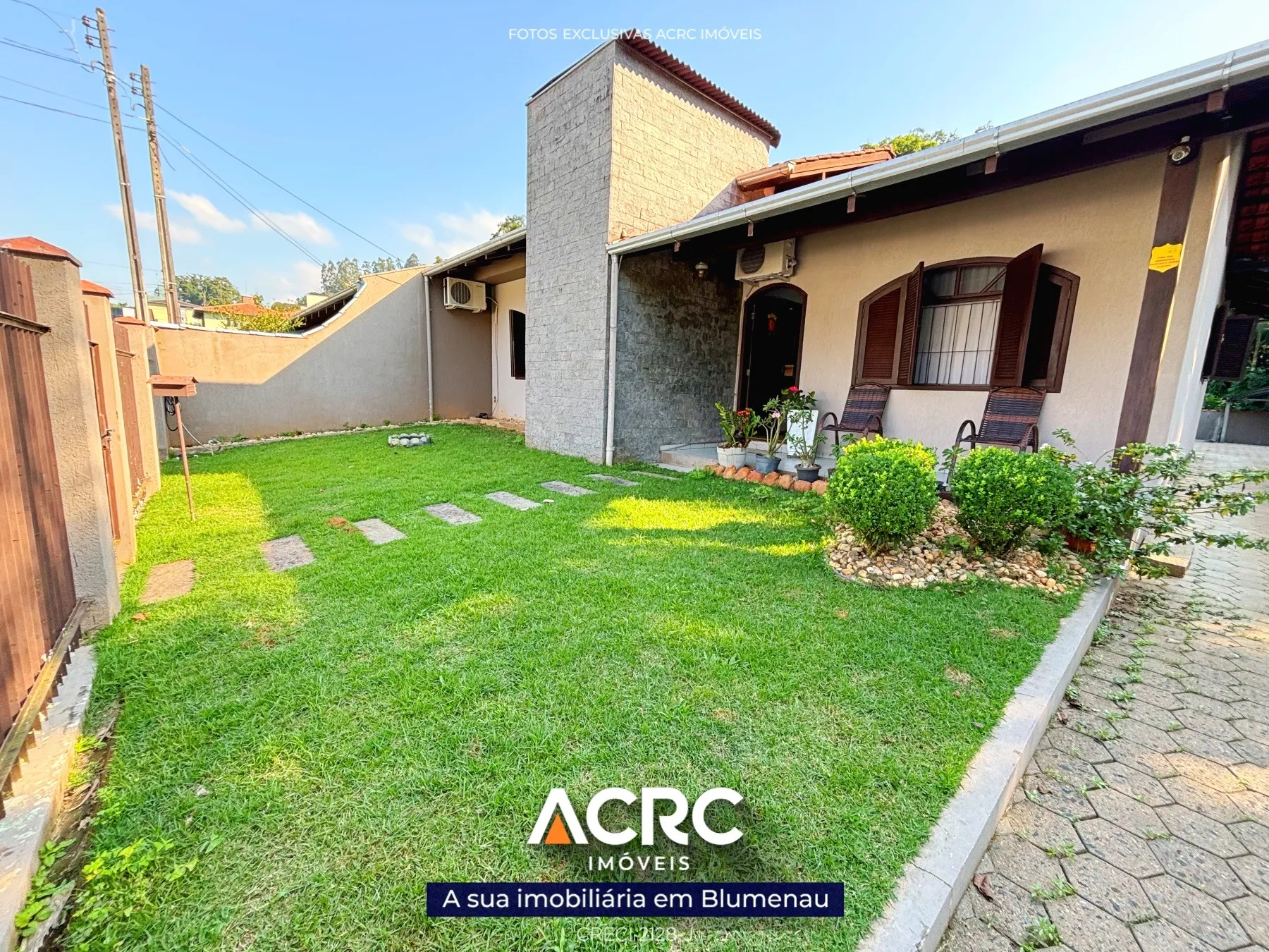ACRC Imóveis - Casa para Venda no bairro do Salto em Blumenau. - foto 1