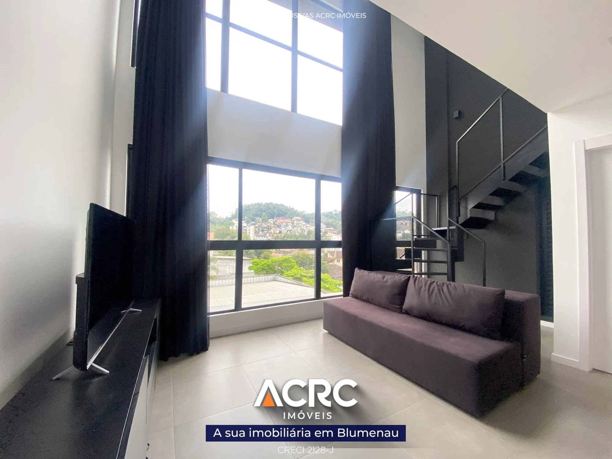 Loft Duplex totalmente mobiliado para VENDA em Blumenau | ACRC Imóveis — foto 2
