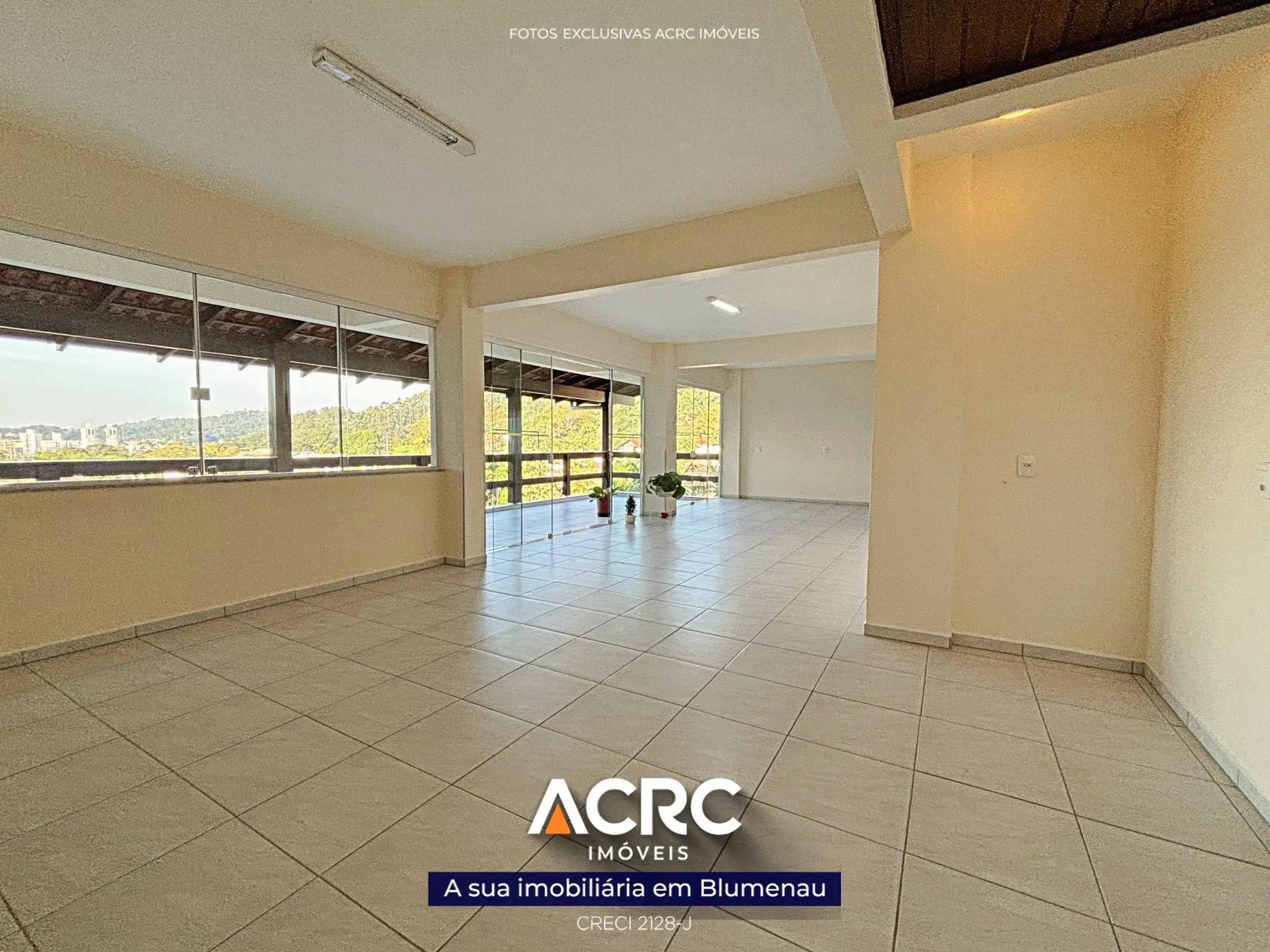 ACRC Imóveis - Casa para Venda no bairro da Velha em Blumenau. — foto 4