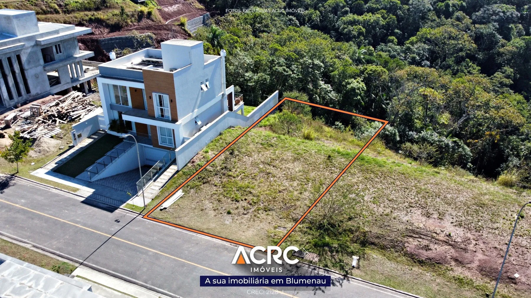 ACRC Imóveis - Terreno com 375m em condomínio fechado no Bairro Ponta Aguda — foto 3