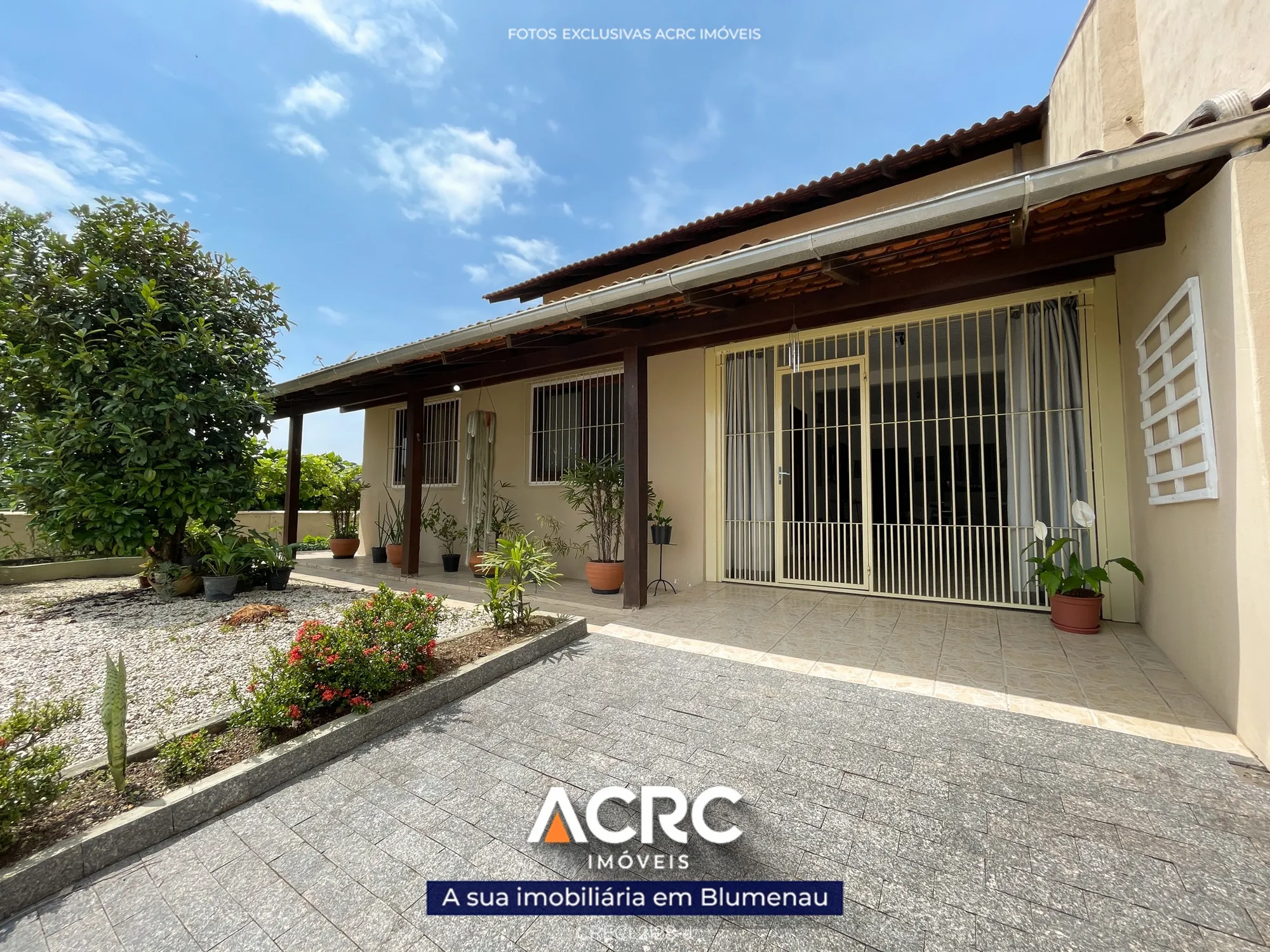 ACRC - CA02805 - Casa com jardim e 02 andares a Venda no Bairro Escola Agrícola em Blumenau - foto 1