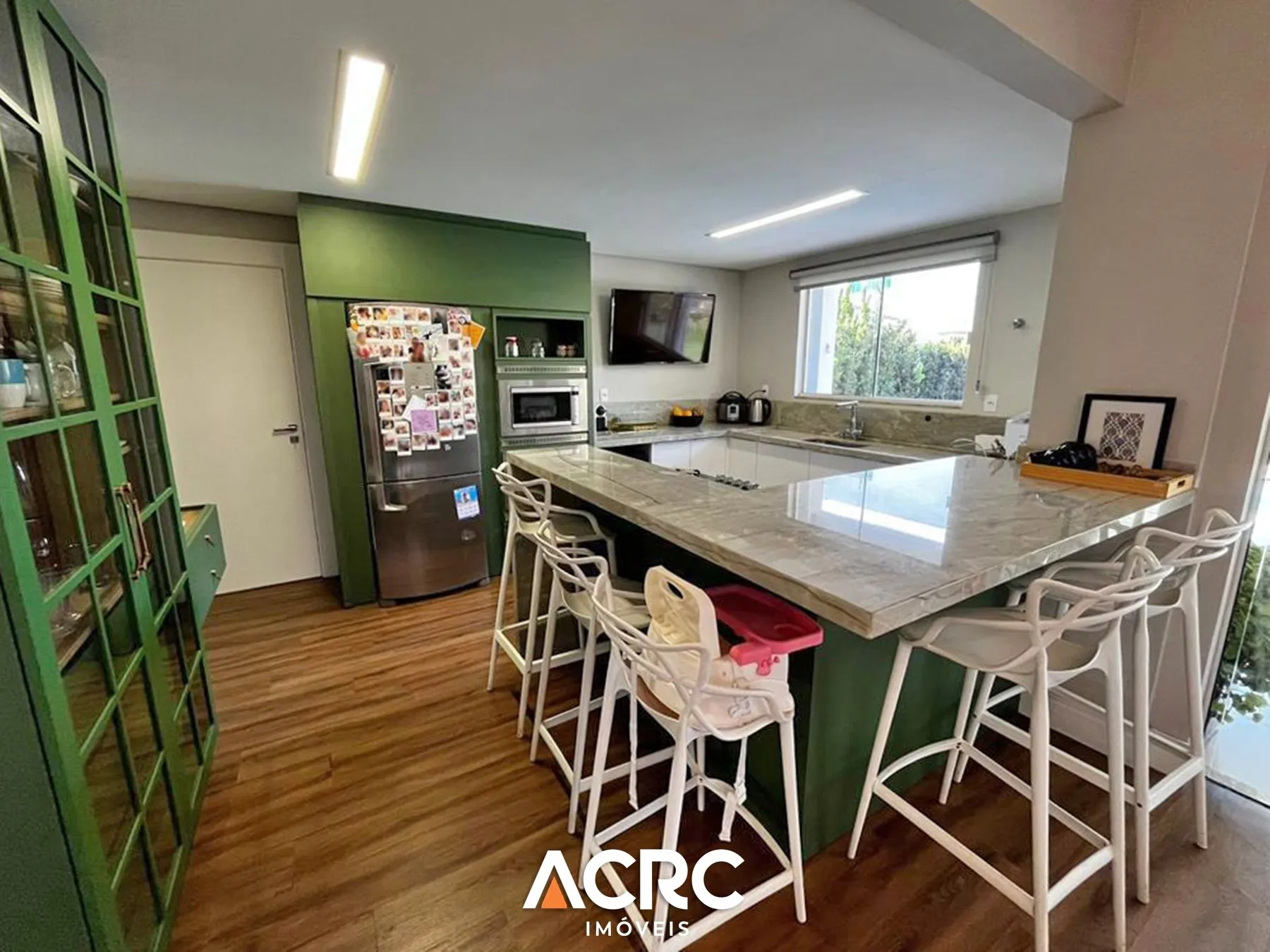 Casa à venda com 3 quartos e 3 suítes, 2 vagas, 270m² na região do bairro Praia Brava, próximo à Avenida Osvaldo Reis, Itajaí — foto 3