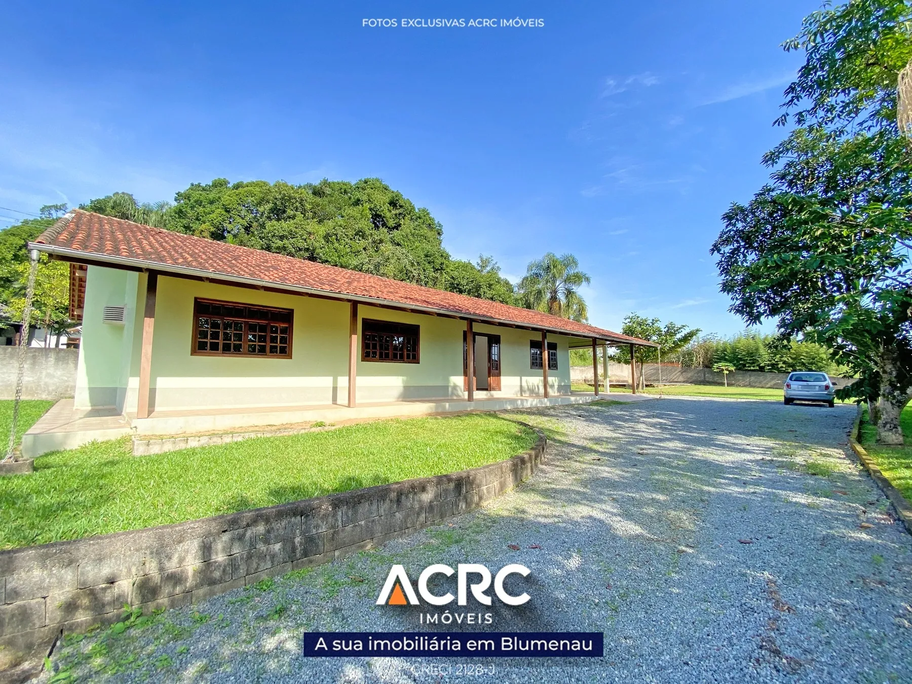 Casa com 05 dormitórios e amplo terreno para venda no bairro Fortaleza | ACRC Imóveis — foto 2
