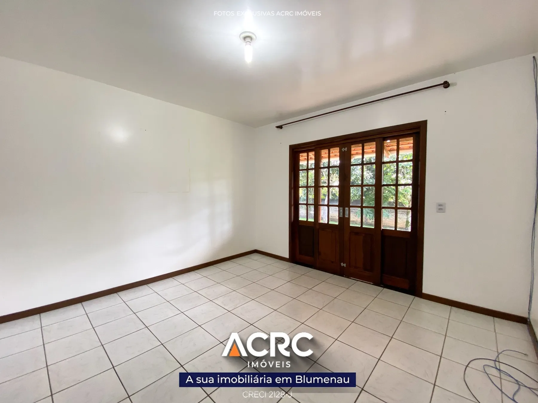 Casa com 05 dormitórios e amplo terreno para venda no bairro Fortaleza | ACRC Imóveis — foto 3