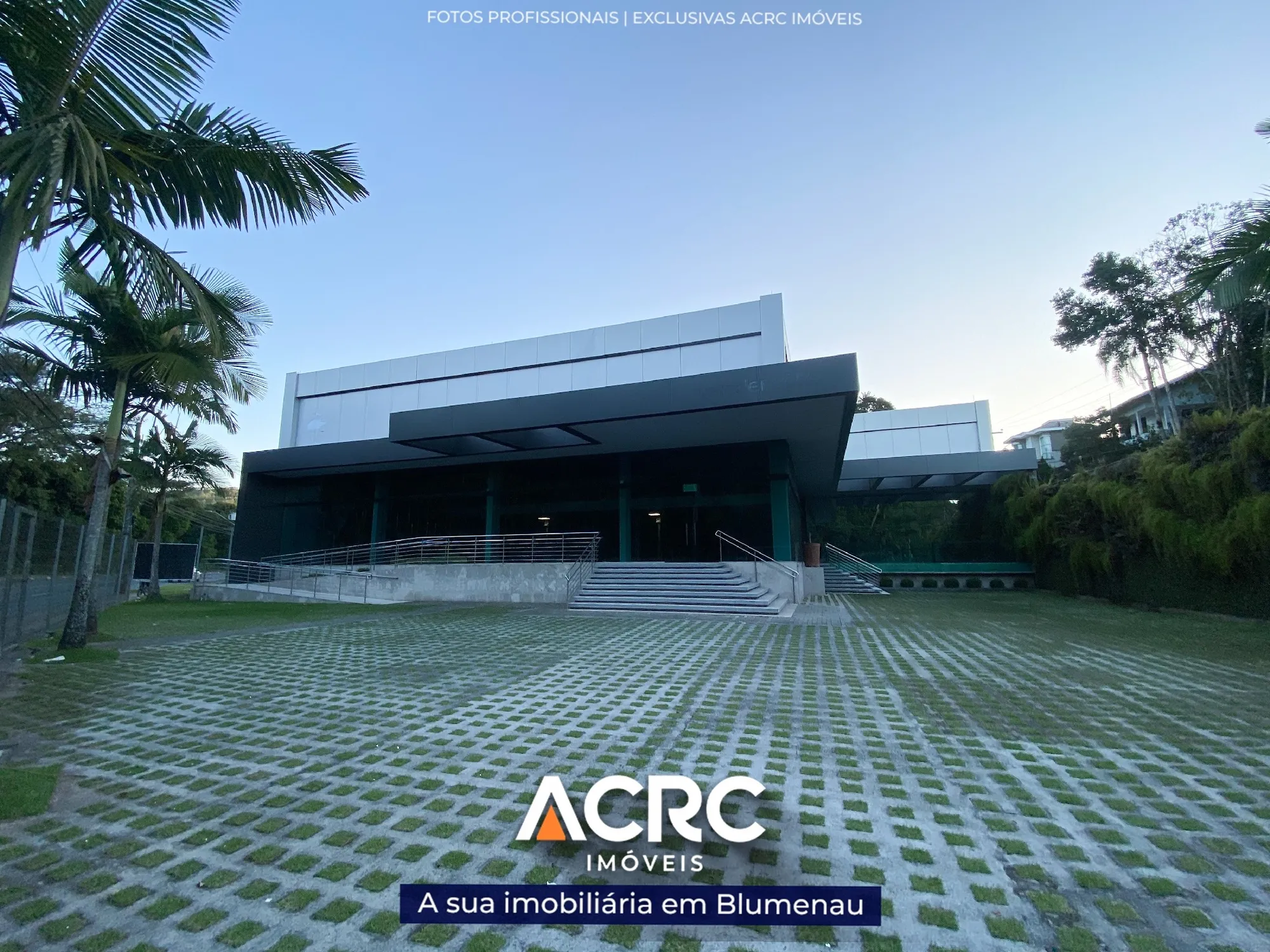 Prédio comercial com infraestrutura completa no bairro Ponta Aguda l ACRC Imóveis — foto 2