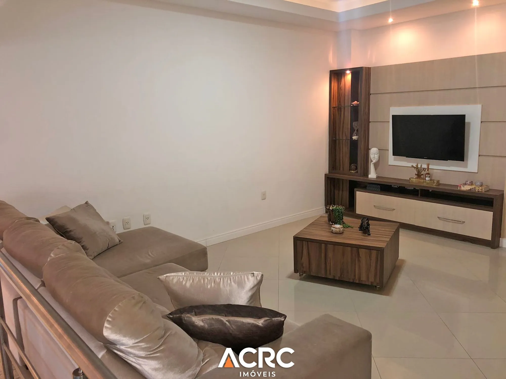 Apartamento com 03 suítes para venda no bairro Meia Praia em Itapema | ACRC Imóveis — foto 2