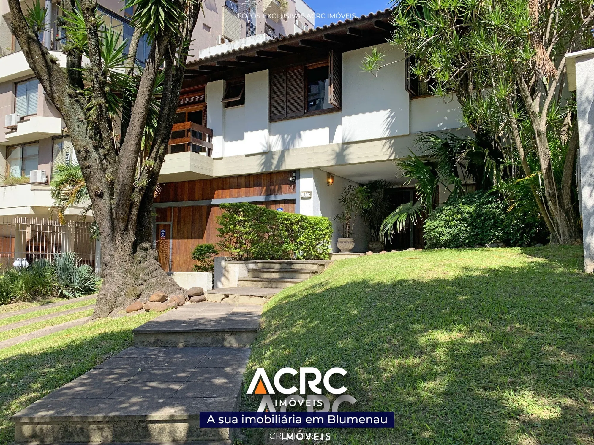 Casa para venda com 04 dormitórios e ampla área de festas em Porto Alegre l ACRC Imóveis - foto 1