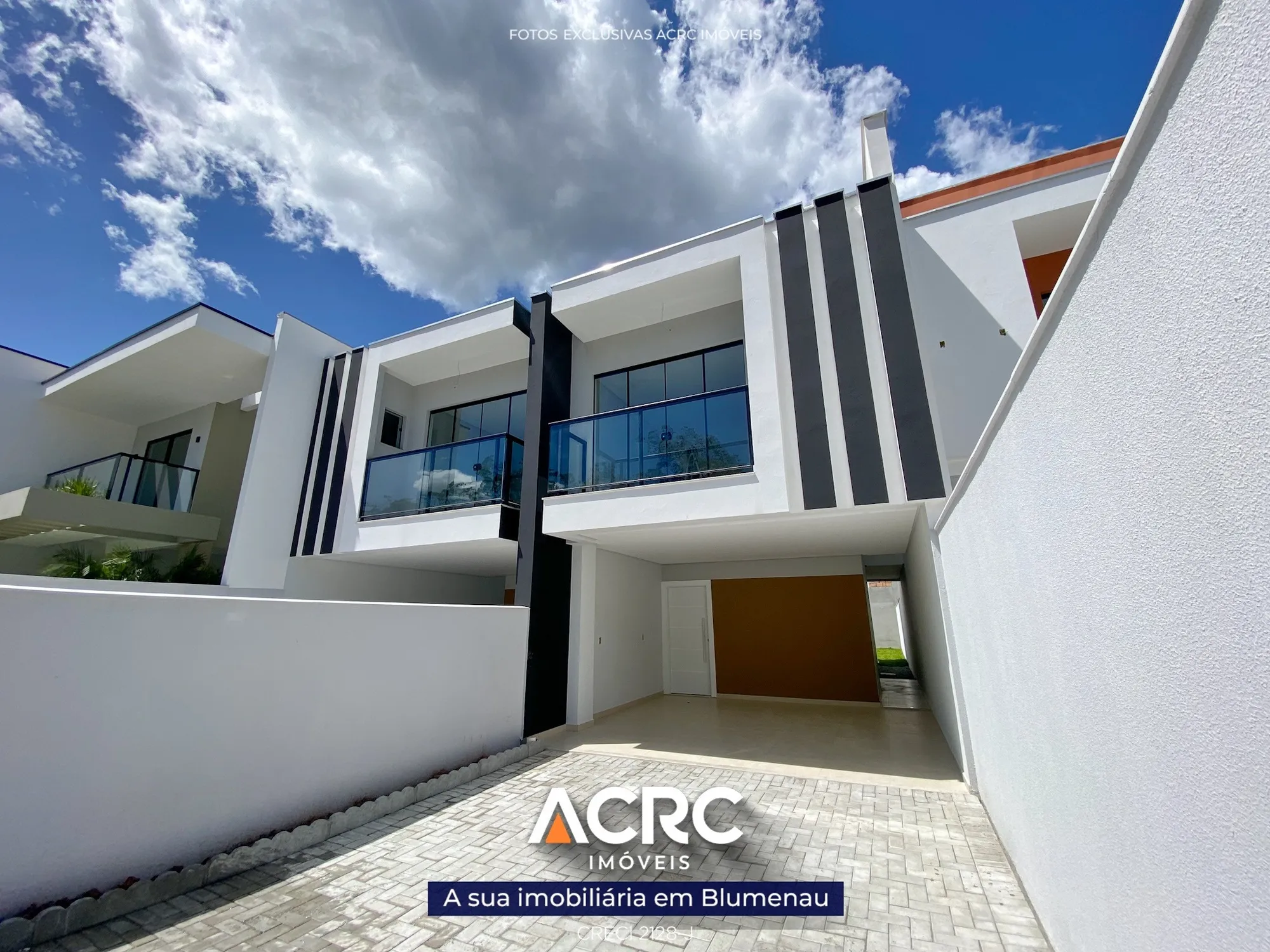 Sobrado novo com 03 suítes para venda em Blumenau no Bairro Ponta Aguda | ACRC Imóveis - foto 1