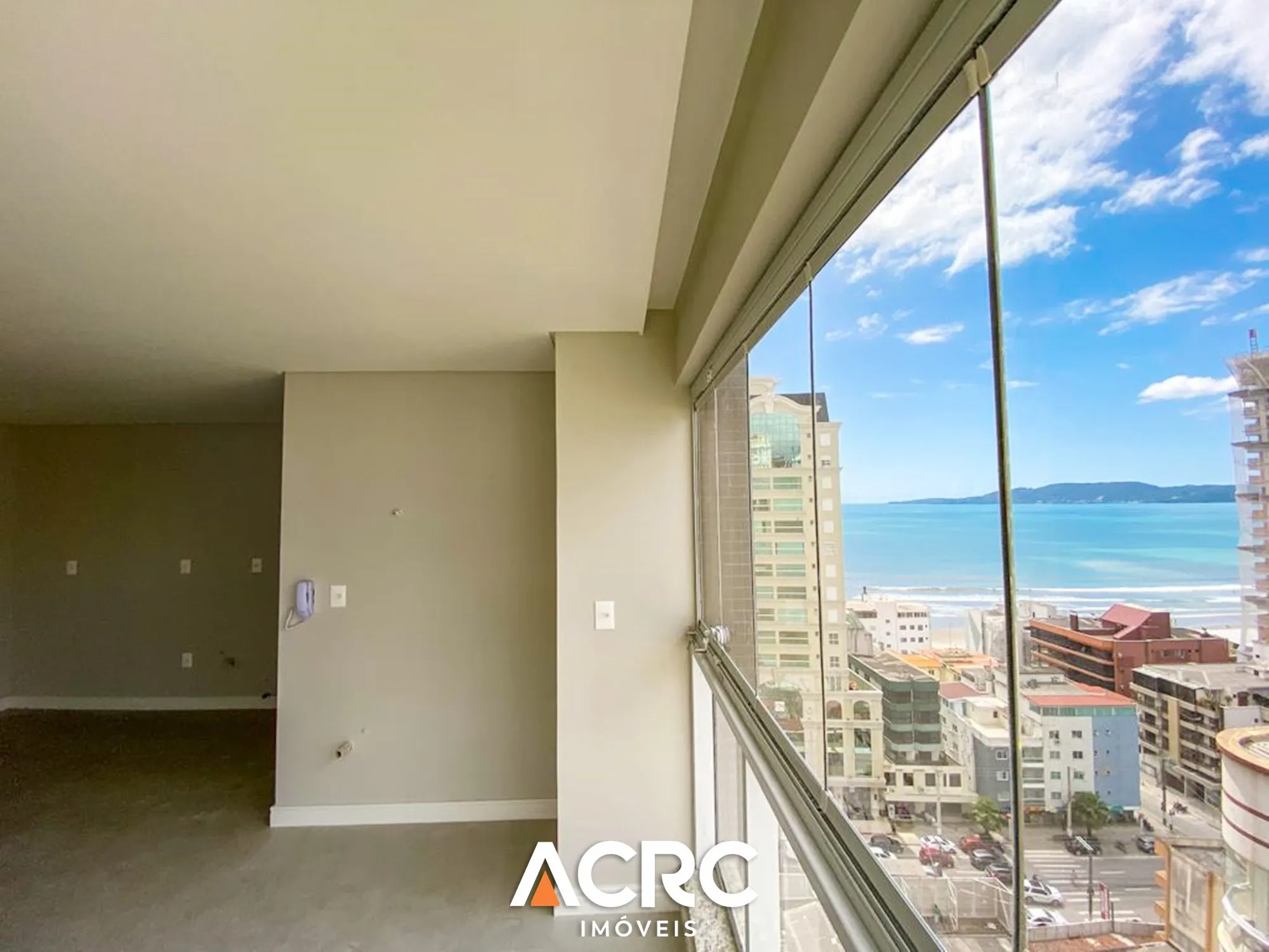 Apartamento com 03 suítes e vista mar para venda em Itapema | ACRC Imóvies - foto 1