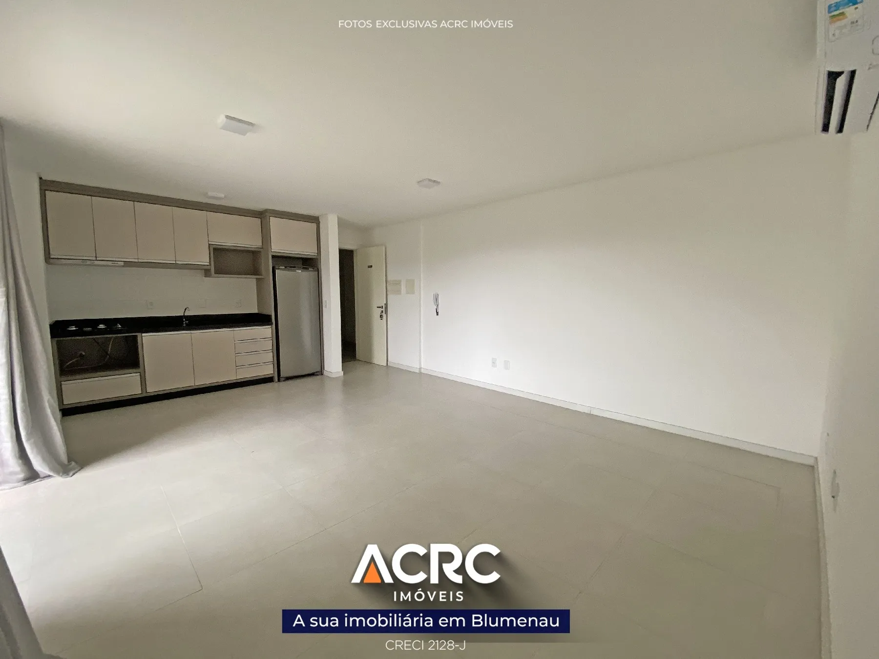 ACRC IMÓVEIS - Apartamento semi mobiliado com 02 dormitórios sendo 01 suíte no bairro Itoupava Central — foto 2