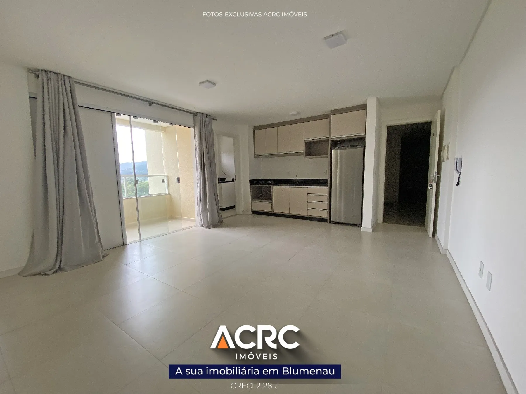 ACRC IMÓVEIS - Apartamento semi mobiliado com 02 dormitórios sendo 01 suíte no bairro Itoupava Central — foto 3
