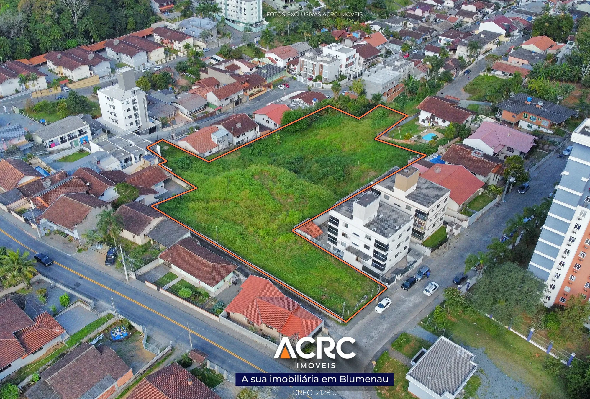 ACRC Imóveis - Amplo terreno à venda no bairro Água Verde - foto 1
