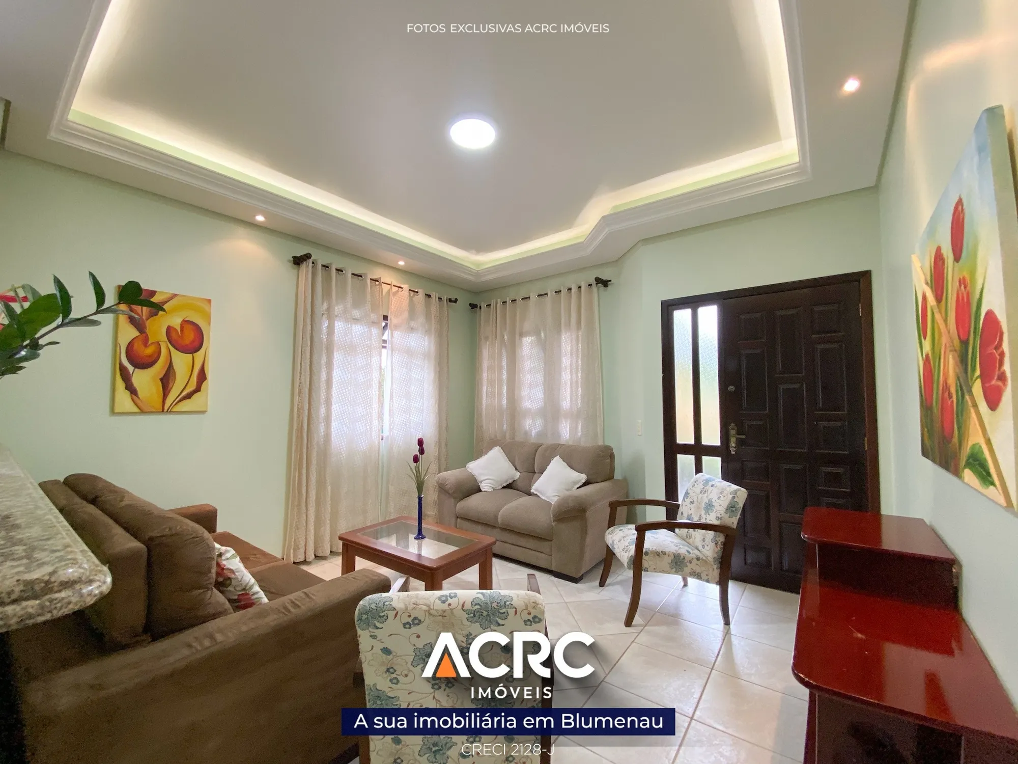 ACRC Imóveis - Casa à venda com 05 dormitórios sendo 01 suíte e 04 banheiros — foto 3