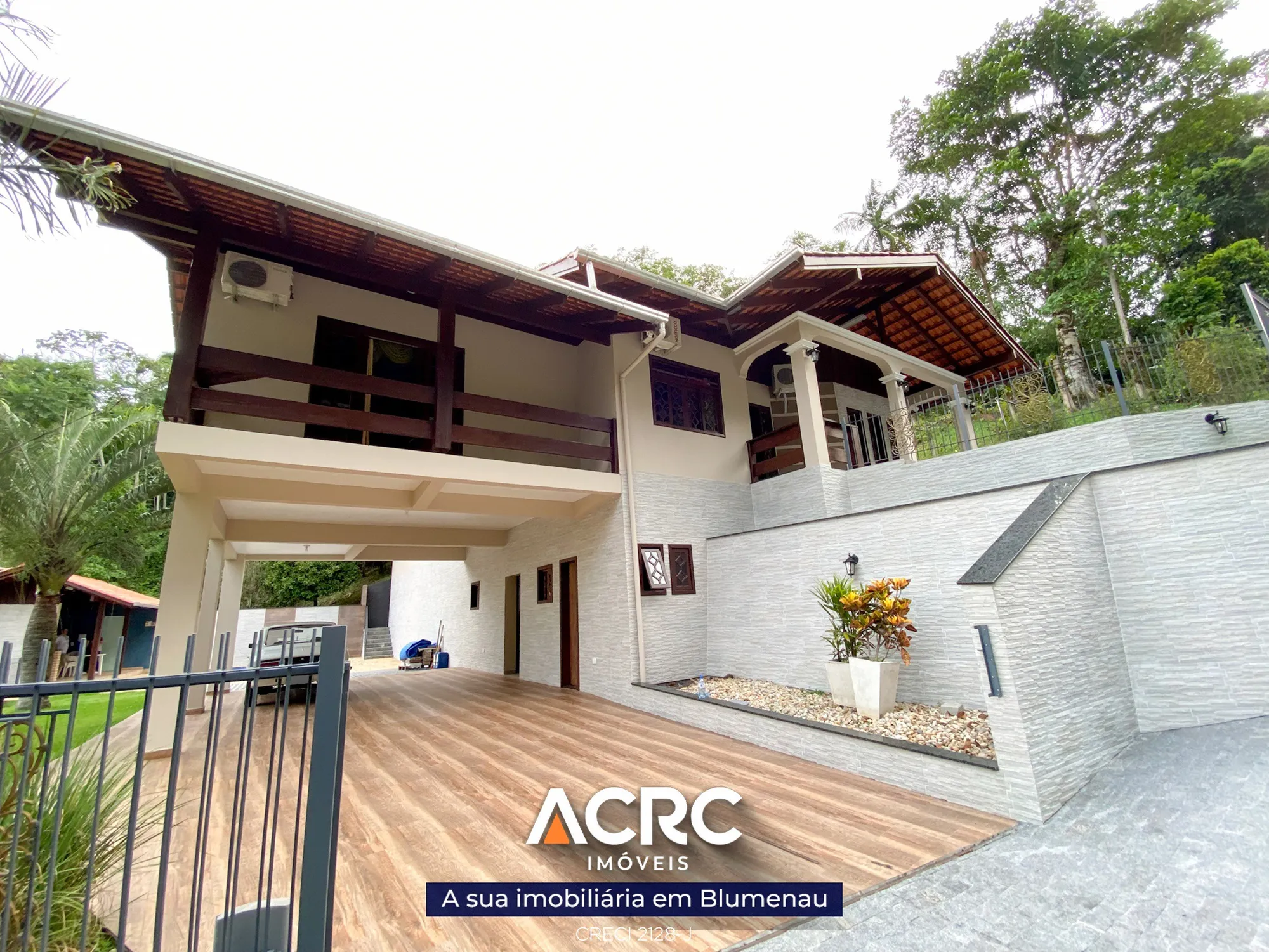 ACRC Imóveis - CA01969 - Casa para Venda em Blumenau no Bairro Velha Central - foto 1