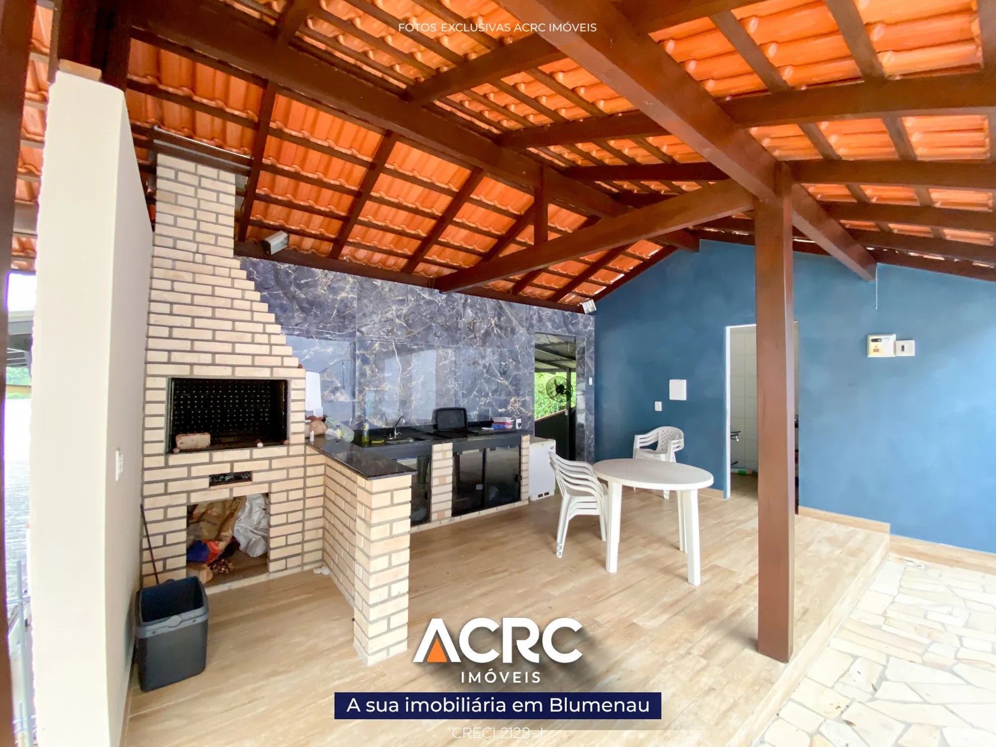 Casa · à venda · 3 quartos · 233m² · Velha Central, Blumenau
