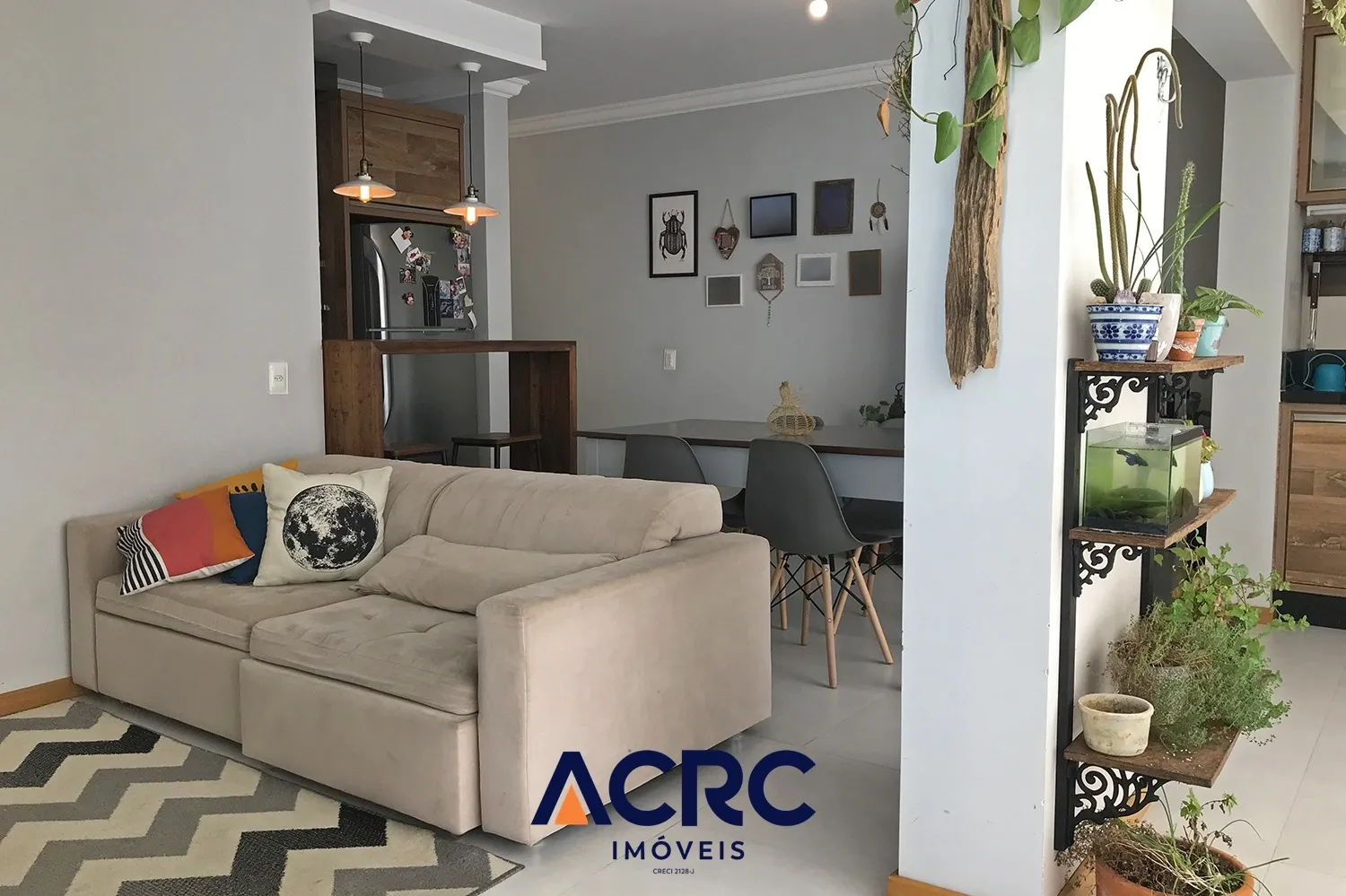 ACRC Imóveis - Apartamento semimobiliado com sacada integrada e churrasqueira para venda no Bairro Bela Vista — foto 2