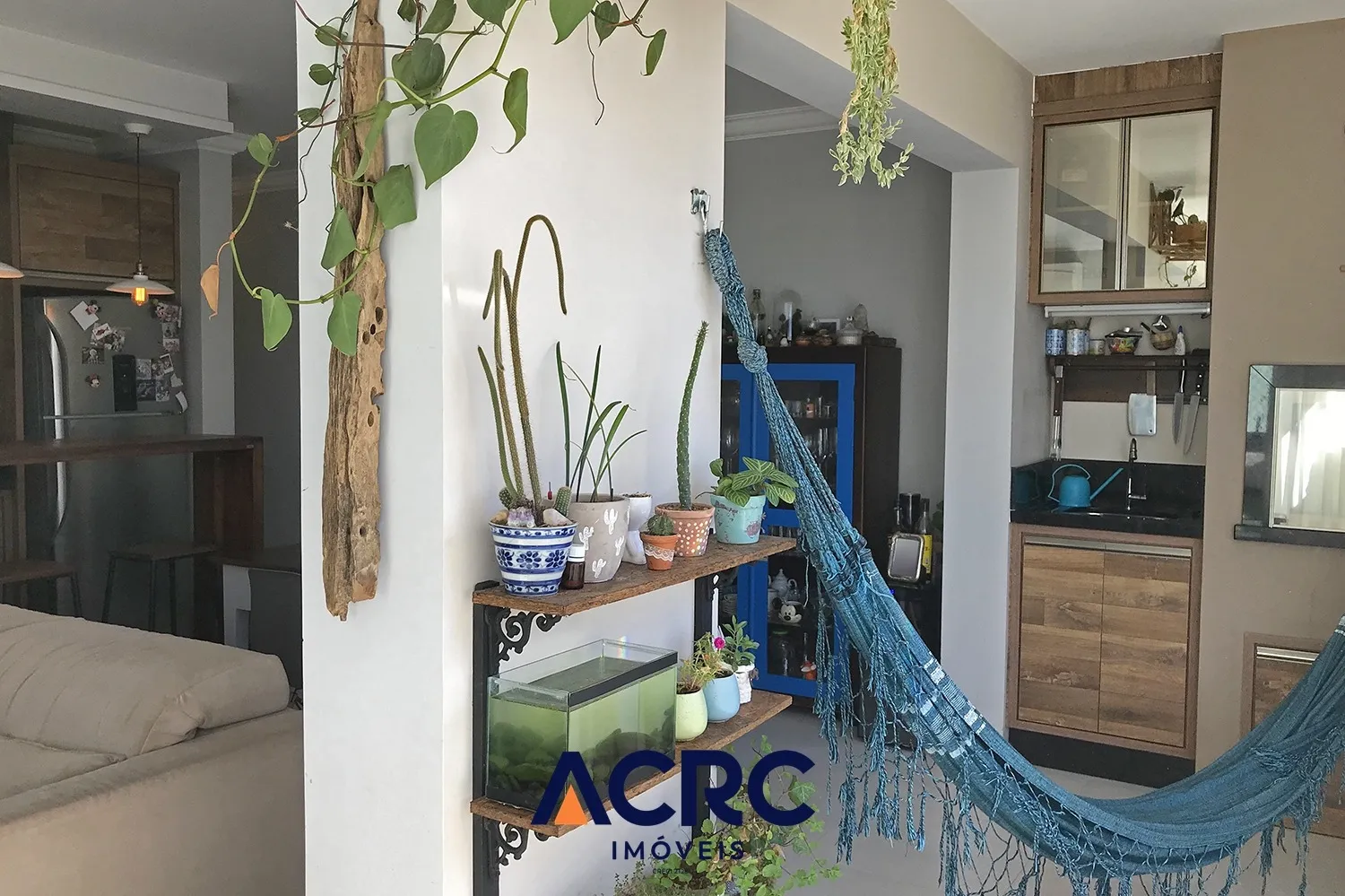 ACRC Imóveis - Apartamento semimobiliado com sacada integrada e churrasqueira para venda no Bairro Bela Vista — foto 3