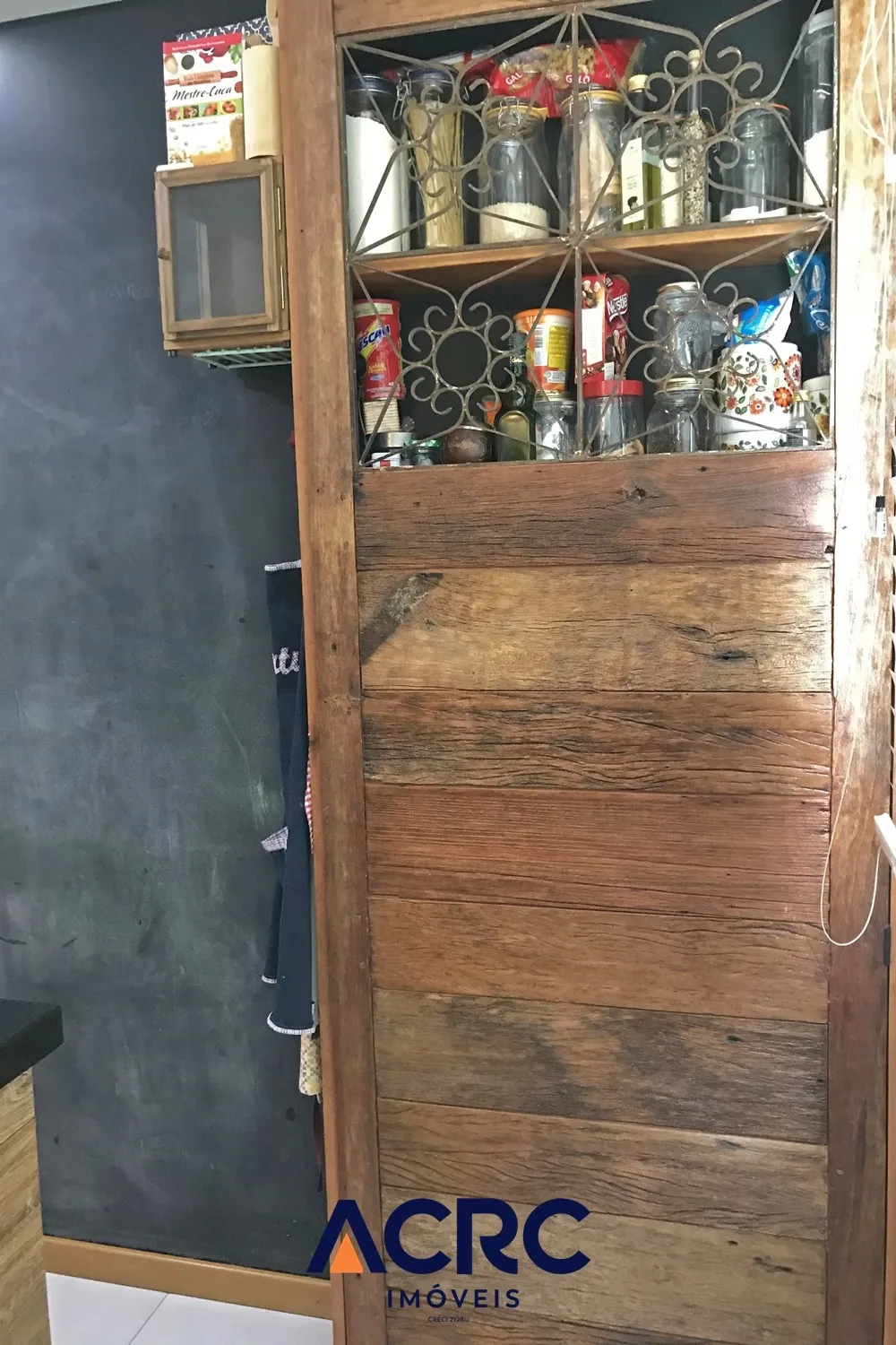 ACRC Imóveis - Apartamento semimobiliado com sacada integrada e churrasqueira para venda no Bairro Bela Vista — foto 7