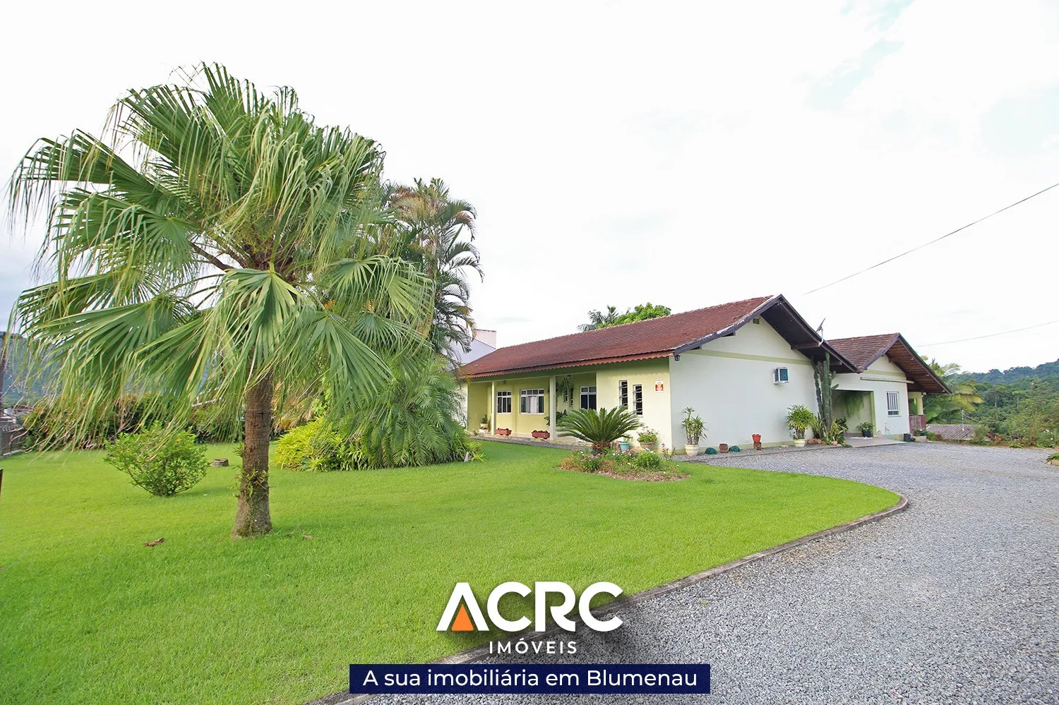 ACRC Imóveis - Casa com amplo terreno para venda no Bairro Itoupavazinha - foto 1