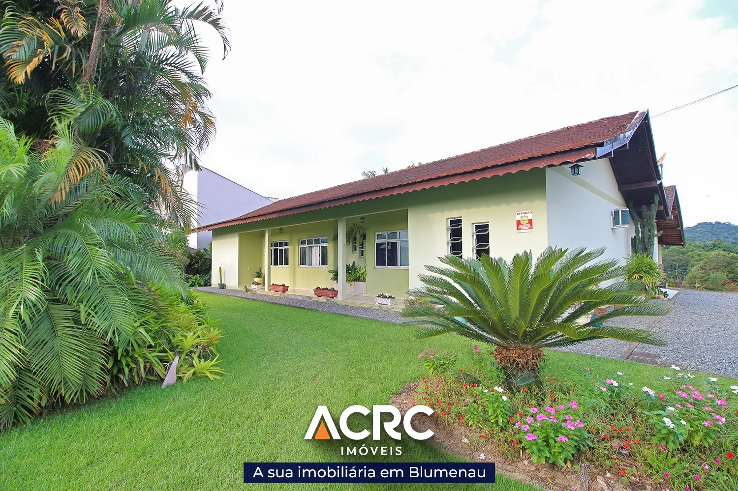 ACRC Imóveis - Casa com amplo terreno para venda no Bairro Itoupavazinha — foto 2