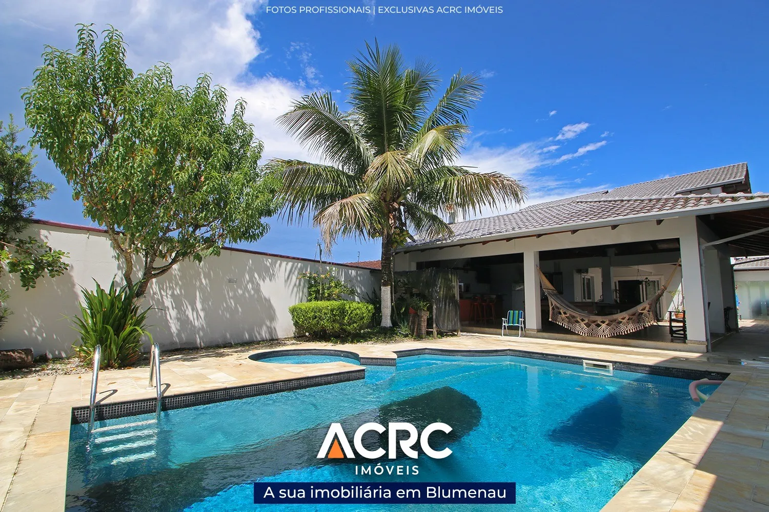 ACRC Imóveis - Casa mobiliada com piscina e salão de festas para venda no Bairro Itoupava Norte - foto 1