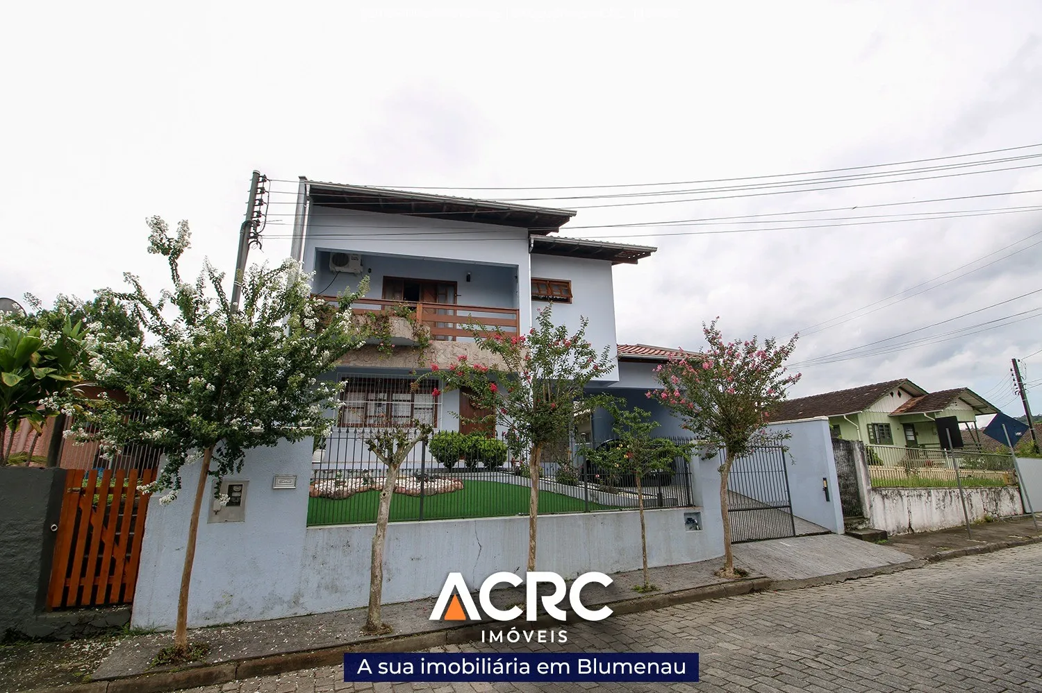 ACRC Imóveis - Casa semimobiliada com aquecimento solar para venda no Bairro Garcia - foto 1