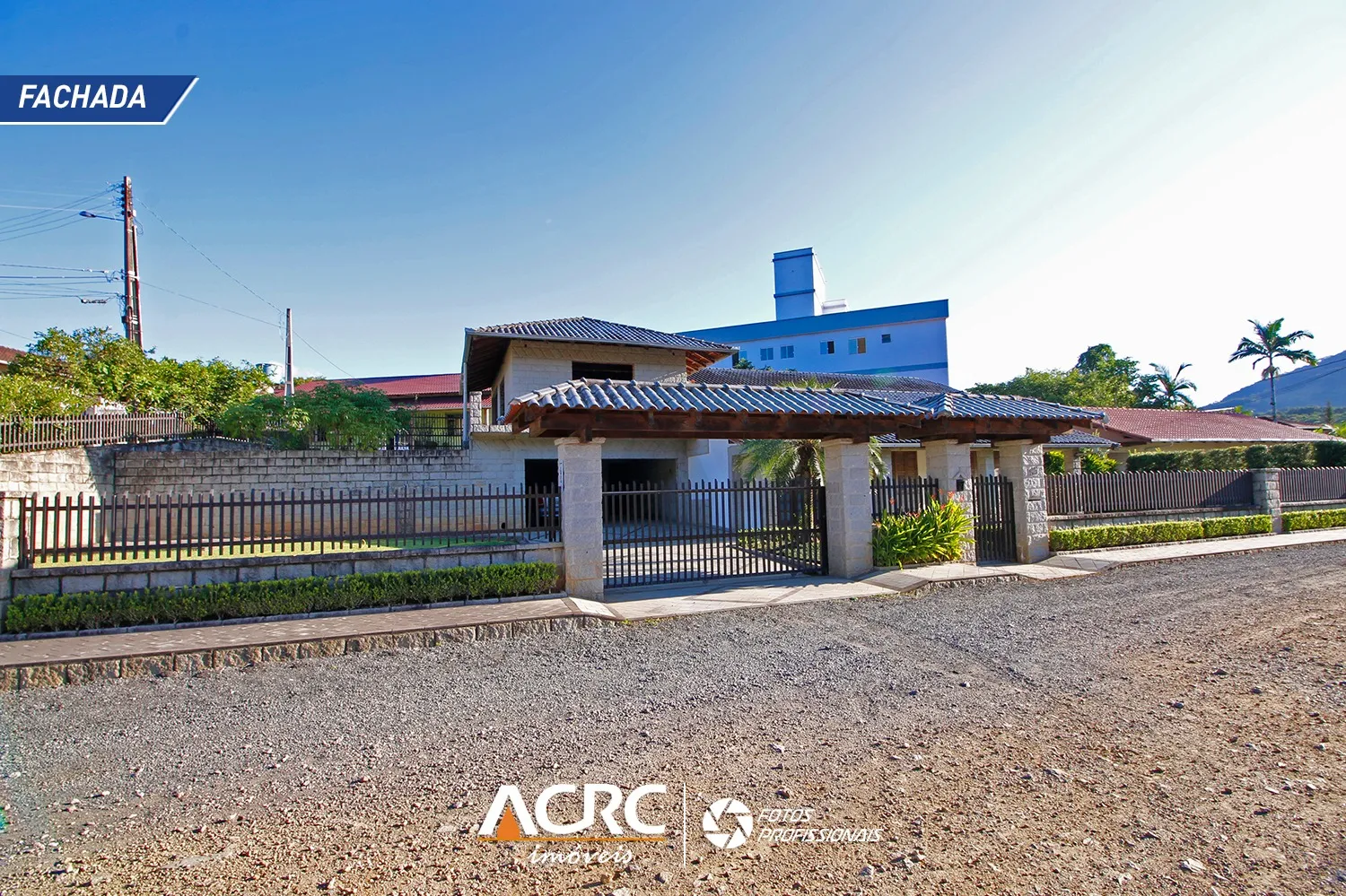 ACRC Imóveis - Casa semi mobiliada com amplo terreno para venda no Bairro Itoupava Central - foto 1