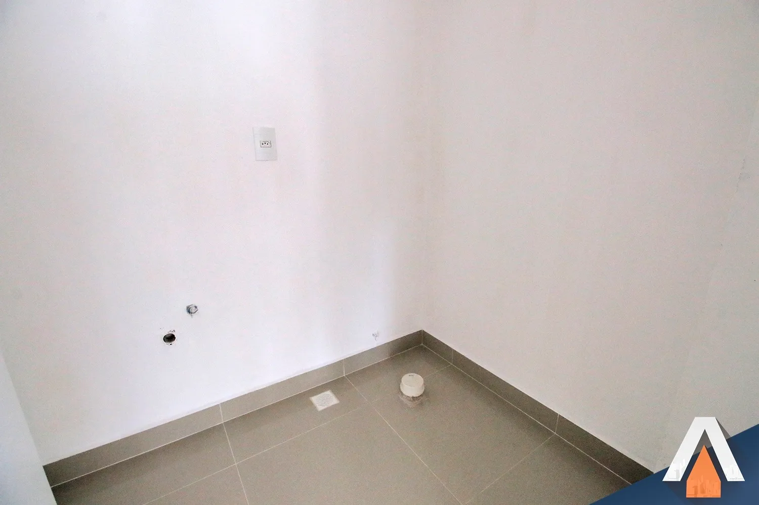 ACRC IMÓVEIS - Oportunidade de alugar sala comercial NOVA, no centro da cidade — foto 3