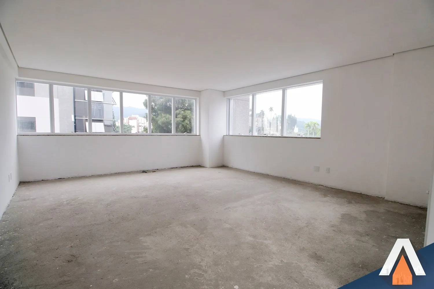 ACRC IMÓVEIS - Sala nova em localização privilegiada no centro e com 01 vaga de garagem — foto 2