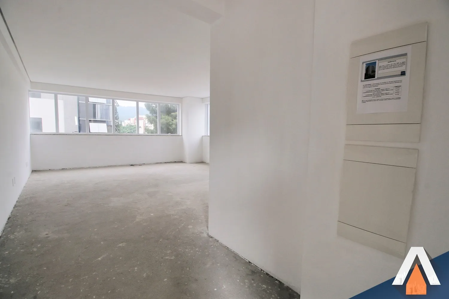 ACRC IMÓVEIS - Sala nova em localização privilegiada no centro e com 01 vaga de garagem — foto 3