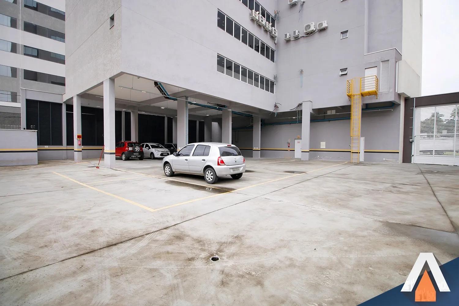 ACRC IMÓVEIS - Sala nova em localização privilegiada no centro e com 01 vaga de garagem — foto 7