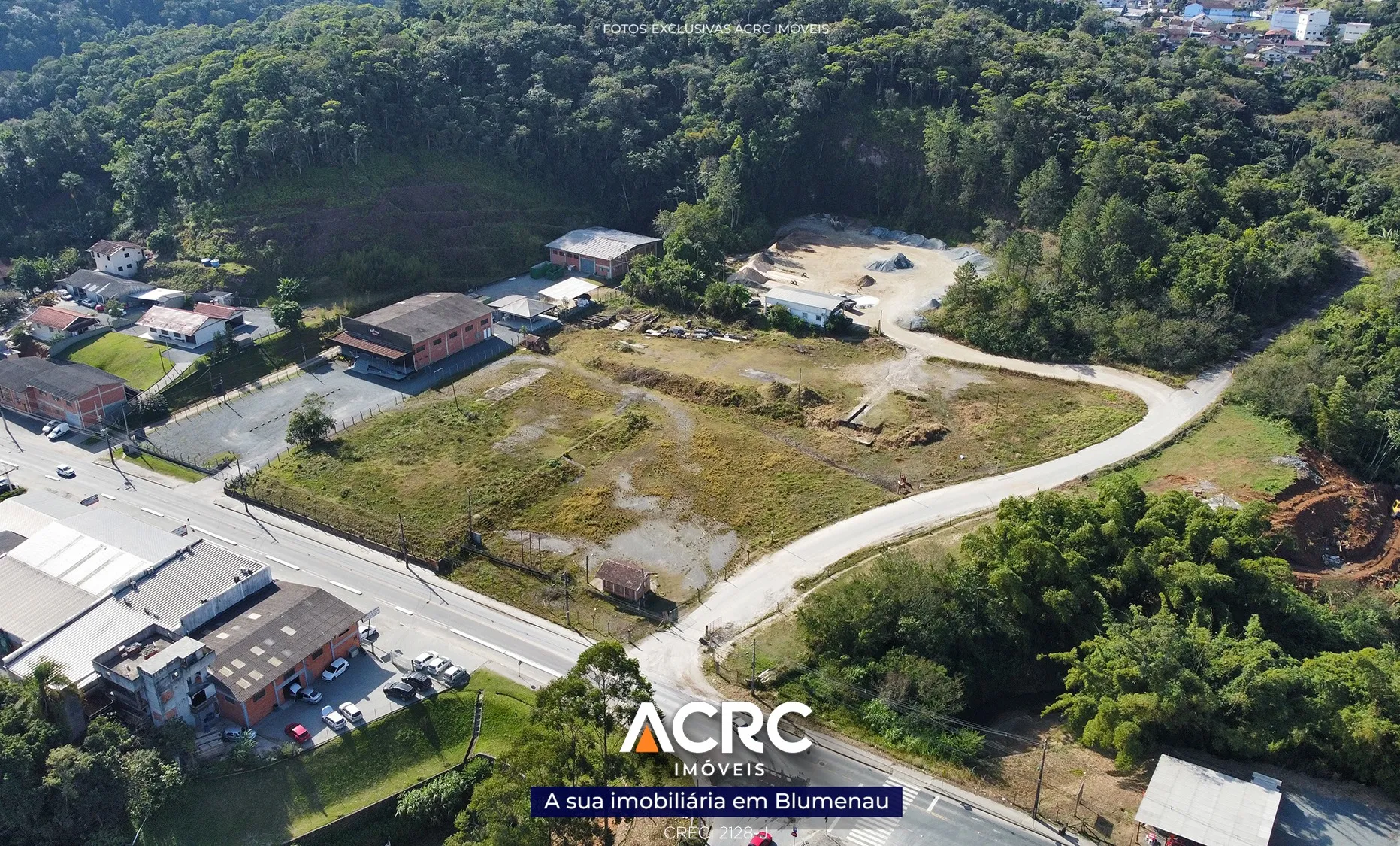 ACRC Imóveis - Terreno à venda no bairro Itoupava Norte, com ampla área total - foto 1