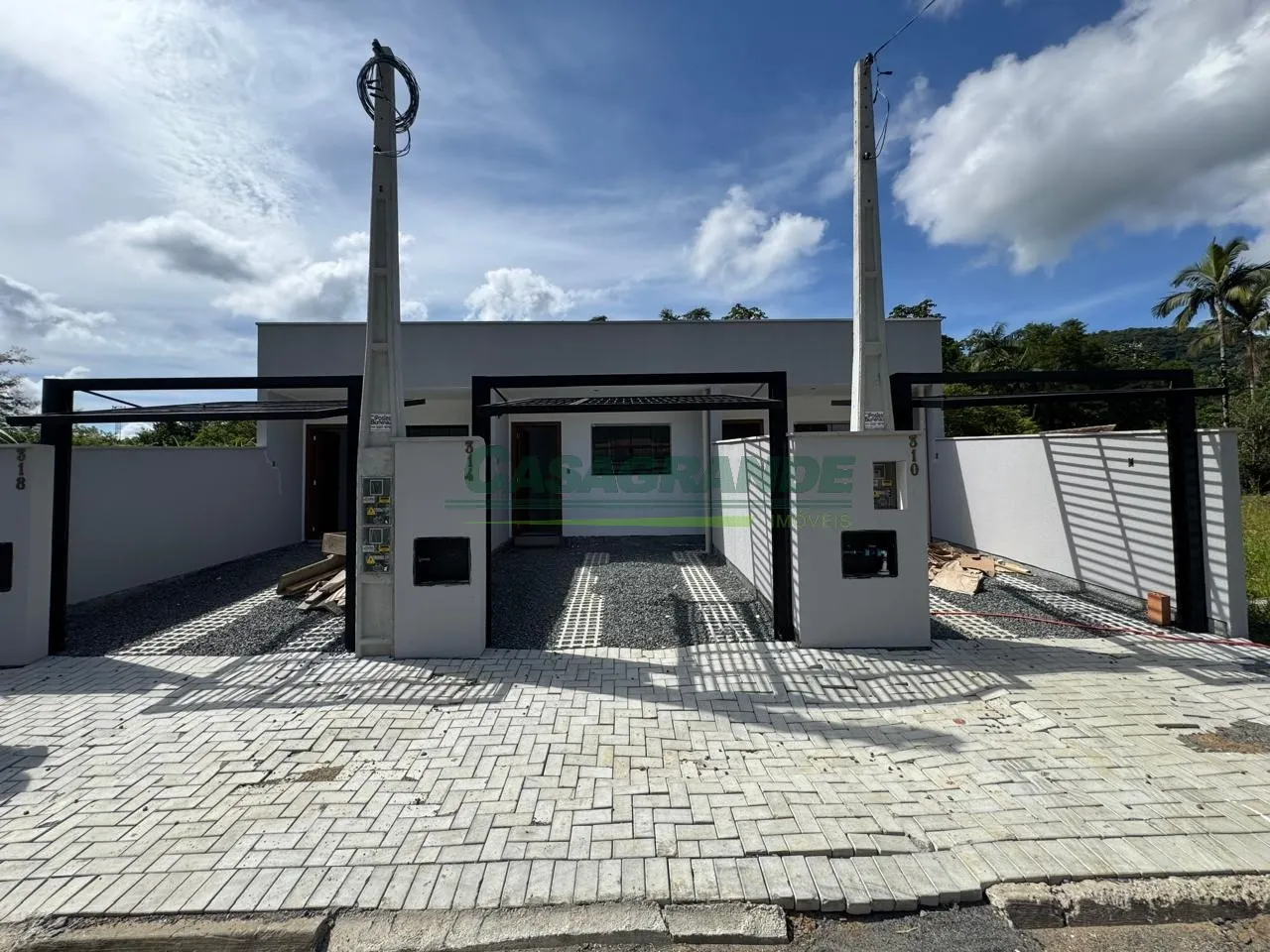 Ótima casa geminada plana no bairro Velha Central, sem escadas, em loteamento novo, próximo a mercado, escola e creche. - foto 1