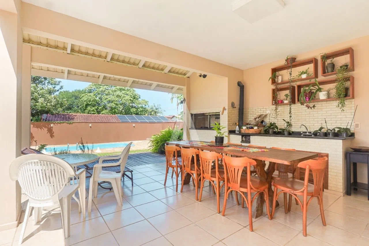 Casa com 2 suítes e 3 quartos à venda no bairro Santo Antônio em Joinville-SC por R$1.600.000,00. — foto 7