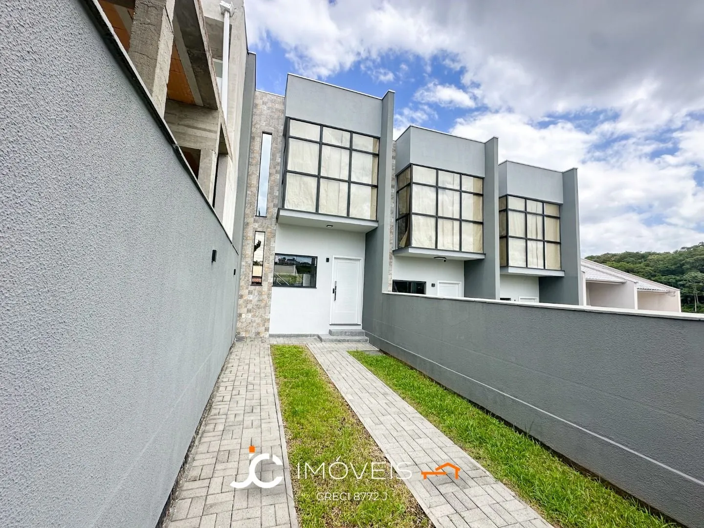 Sobrado com 3 dormitórios sendo 1 suíte à venda, 120 m por R$ 555.000 - Fortaleza Alta - Blumenau/SC - foto 1