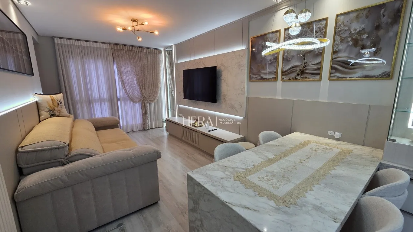 Sobrado tríplex, 2 suítes finamente mobiliado a venda no bairro Escola Agrícola. - foto 1