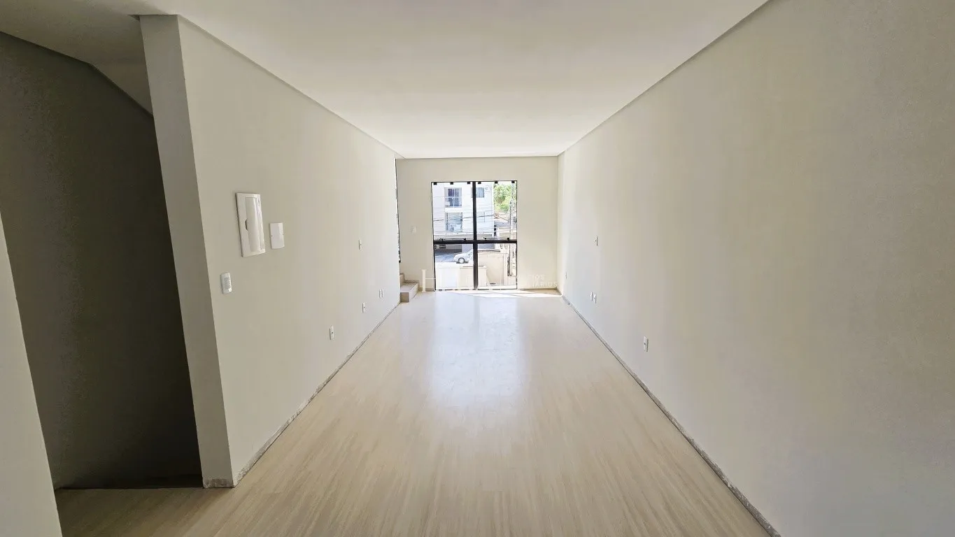 Sobrado tríplex, 2 suítes a venda no bairro Escola Agrícola. — foto 2